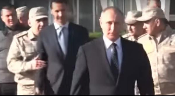 (VIDEO) GDE SE TI KRENUO, PUTIN ŠETA SAM! Ruski vojnik sprečio lidera Sirije Asada da pođe za predsednikom Rusije!